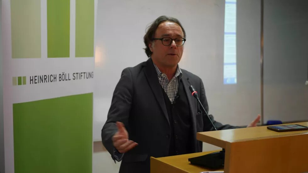 Prof. Michael Zürn in Belgrade picture of Professor Zürn
